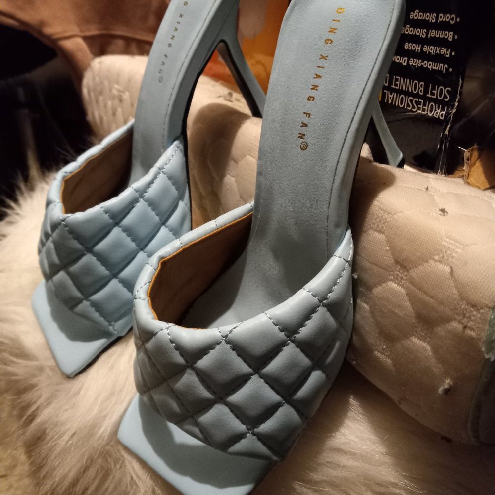 Never Be Blue's Sandal - Picture 2 of 2